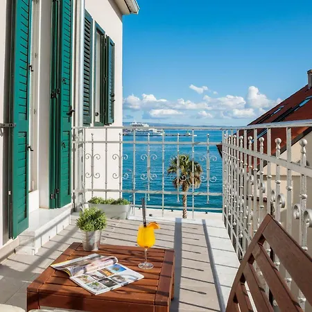 Belvedere Luxury - Breathtaking View Couette-café Split